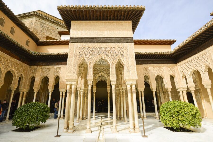 Alhambra, Nasrid Palaces, and Generalife 3-Hour Guided Tour - Starting Point Near the Ticket Office