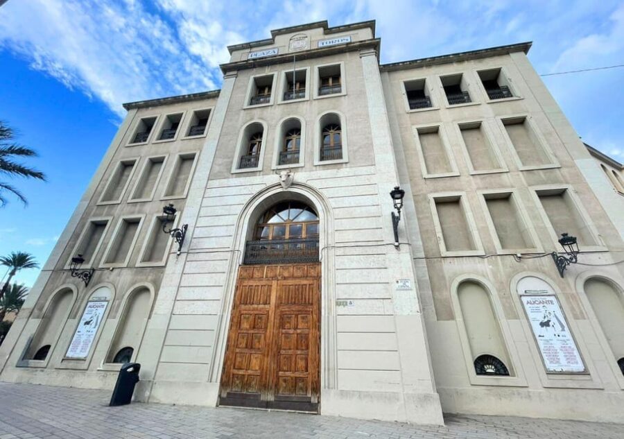 Alicante: Bullring and Castle Guided Tour with Taxi Transfer - Starting Point at Alicante Bullring’s Main Gate