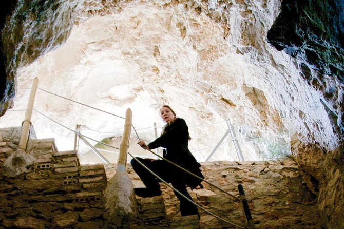 Alicante: Canelobre Caves & Busot with Local Guide & Transport - Exploring the Canelobre Caves Spectacular Interior