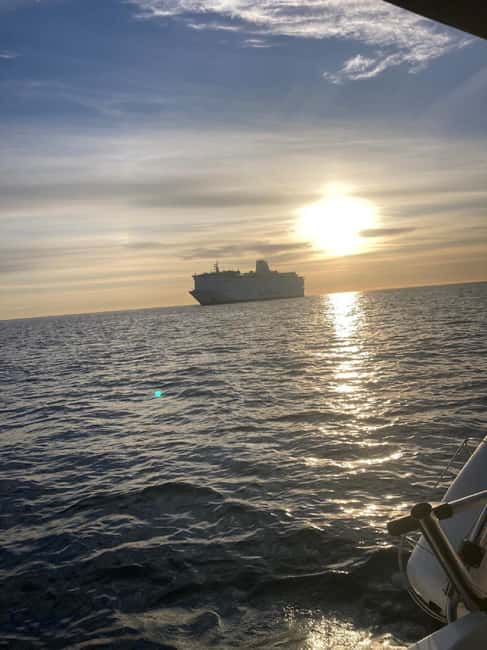 Alicante: Private Yacht Cruise with Drinks - Luxury Yacht with Space for Up to 9 Guests