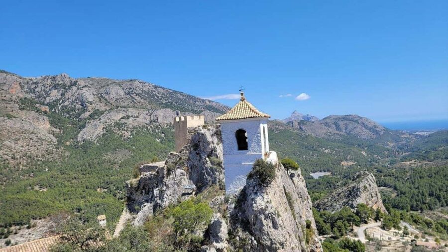 Alicante, Santa Pola, Benidorm: Castle & Village Guadalest - Walking through the Medieval Streets of Guadalest Village