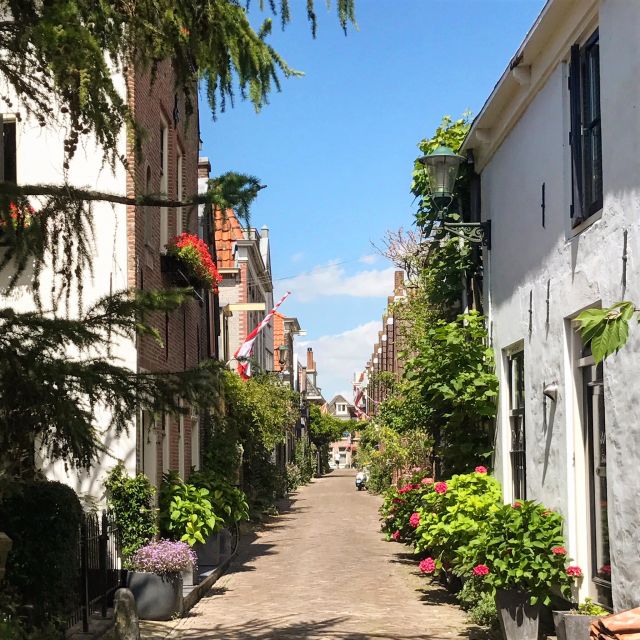 Alkmaar: Small Group City Walking Tour *English* - Starting Point Near Alkmaars Iconic Sint Laurenskerk