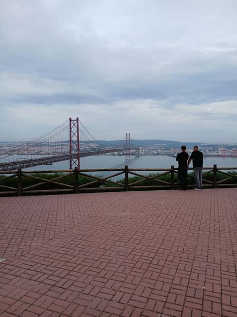 Almada: City Tour with Tuk-Tuk Ride and Cristo Rei Visit - Starting Point at Cacilhas Lighthouse