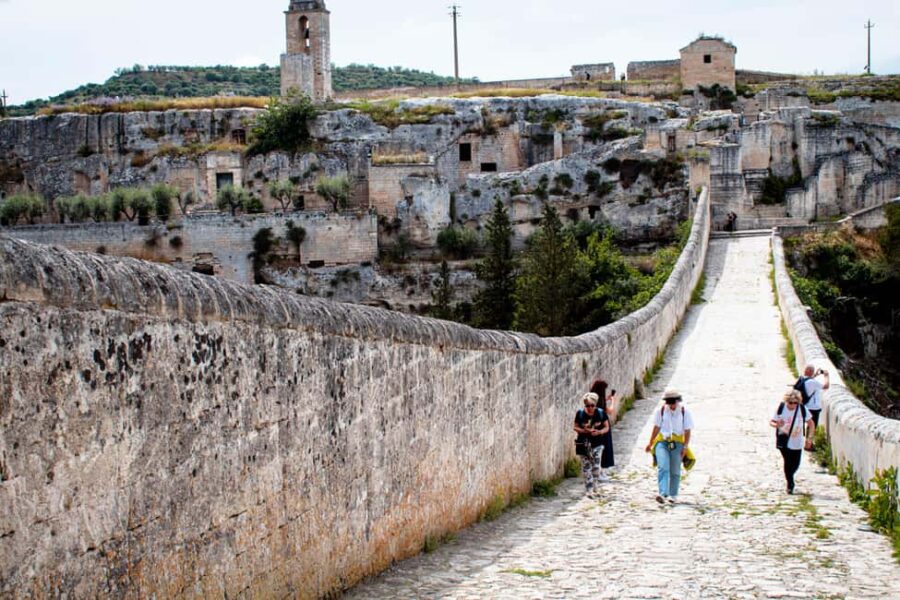ALTAMURA AND GRAVINA: guided tours with lunch and transfer from Matera - Tasting the Famous Altamura Bread at a Traditional Bakery