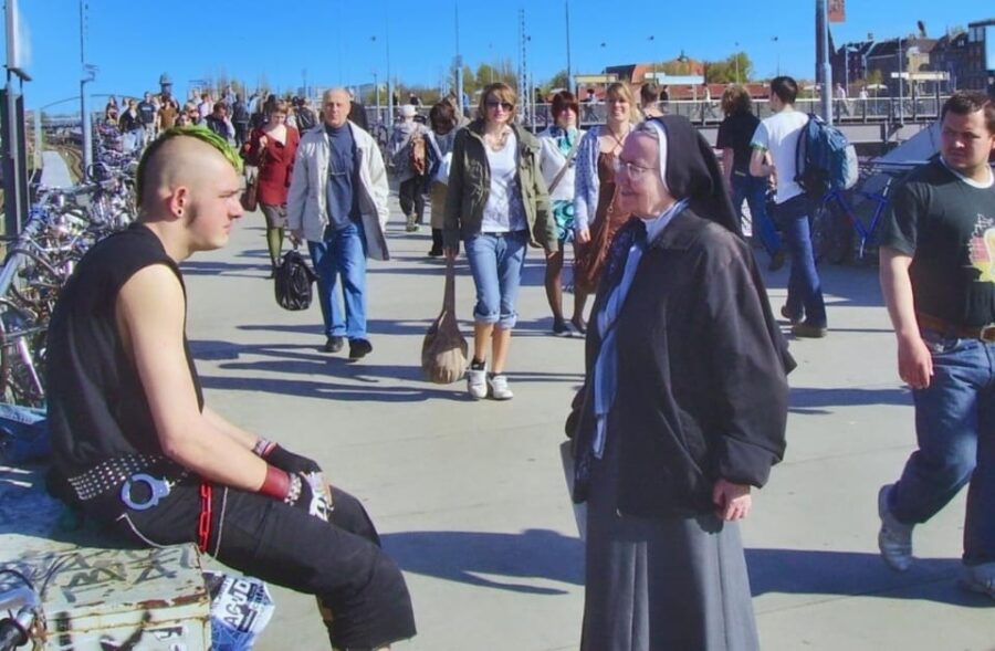 Alternative Berlin / Street art tour - Private group - From the Meeting Point to Hidden Alleyways