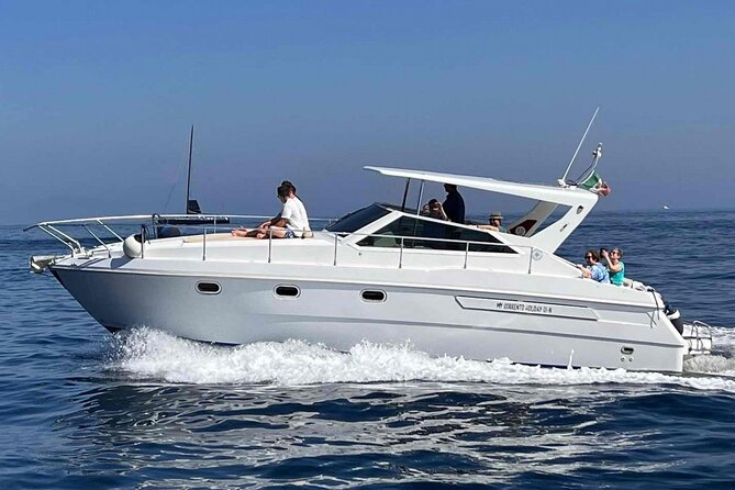 Amalfi coast private boat tour from Sorrento - 7 hours - Discovering the Bagni della Regina Giovanna