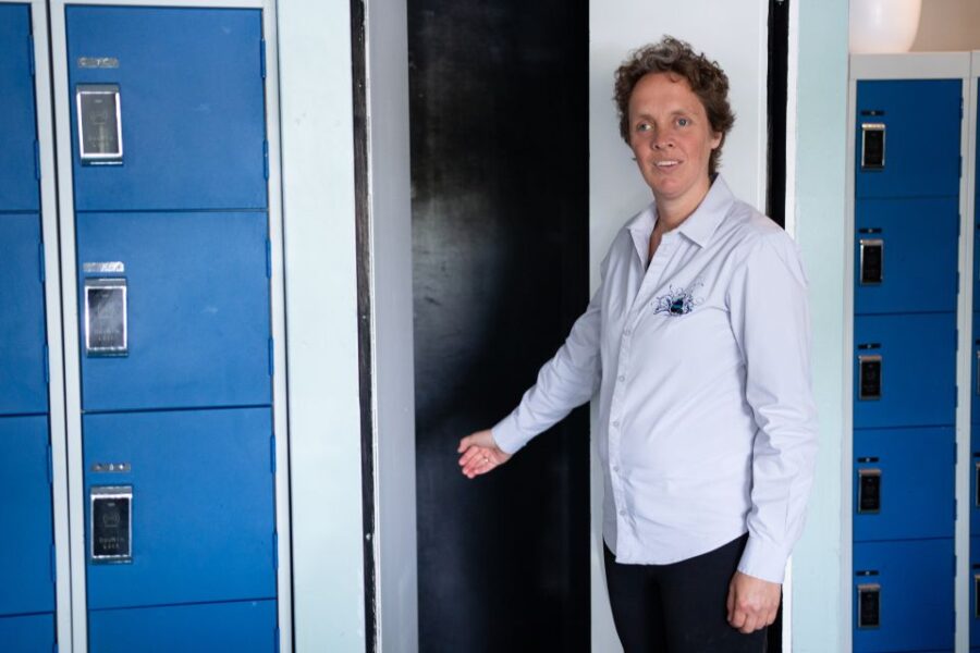 Amsterdam: 3 Course Dinner in the Dark - What a 2-Hour Experience in Complete Darkness Entails