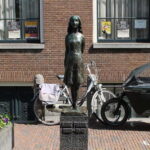 Amsterdam: Anne Frank and WWII Private Walking Tour - Visiting the Auschwitz Monument in Amsterdam