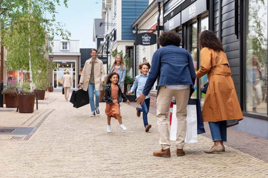 Amsterdam: BataviaStad Fashion Outlet Ultimate Shopping Tour - Over 250 International and Dutch Brands at Discount Prices
