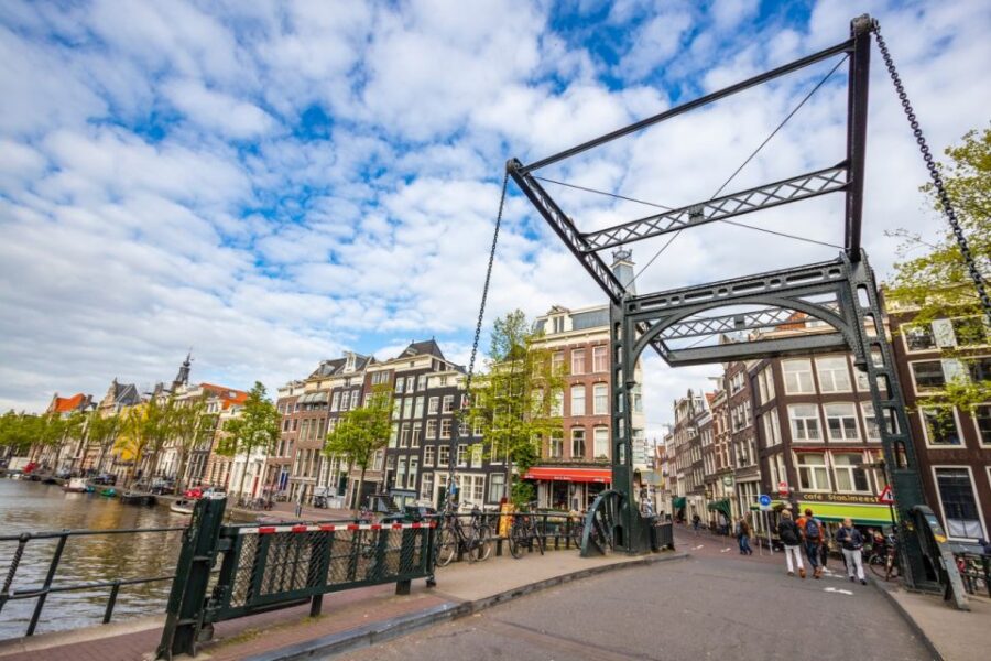 Amsterdam: Capture the most Photogenic Spots with a Local - Starting Point at the Embassy of the Free Mind