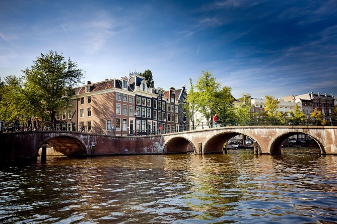 Amsterdam City Centre Cruise with Free Stroopwafel - Comfort and Amenities During the Cruise