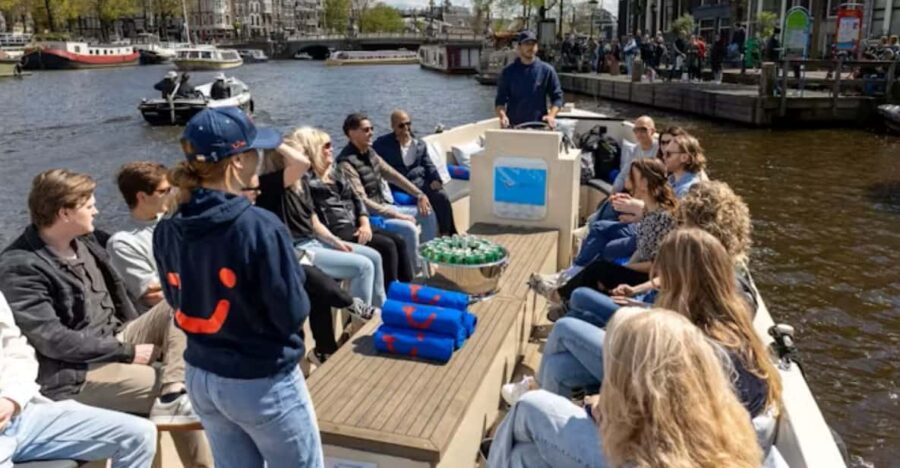 Amsterdam: City Highlights Small Boat Canal Cruise with host - Starting at Rembrandt Square, the Heart of Amsterdam