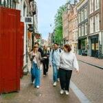 Amsterdam: Cultural Highlights Walking Tour in EN/DE/IT - Discover Dam Square’s Historic Significance and Architectural Marvels