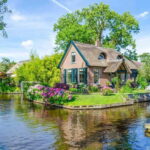 Amsterdam: Giethoorn, Public Boat Cruise, Visit Afsluitdijk - Scenic Drive from Amsterdam to North Holland and Friesland