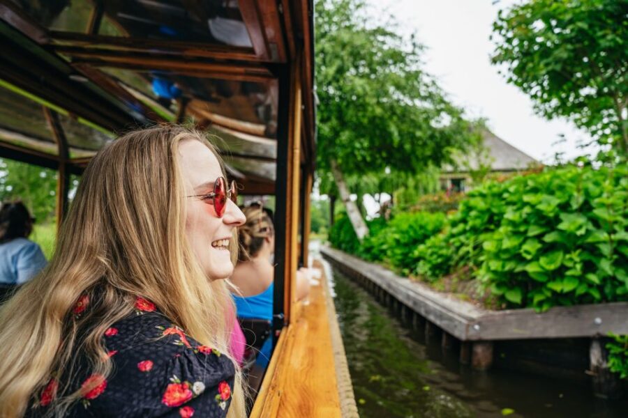 Amsterdam: Giethoorn, Volendam, and Zaanse Schans Tour - Exploring Zaanse Schans: Windmills and Dutch Crafts