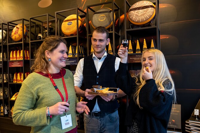 Amsterdam : Guided Cultural Food Tour - Starting Point at the Dutch National Monument