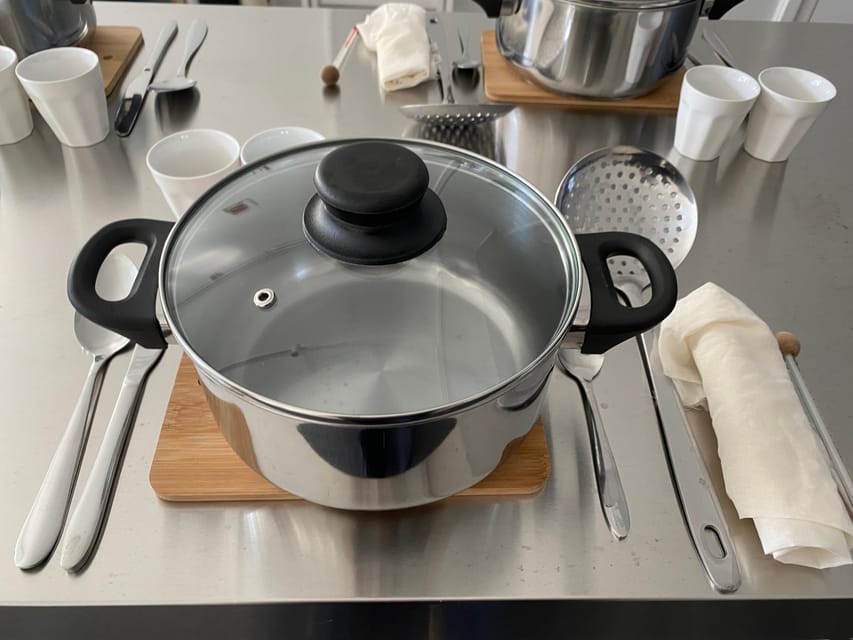 Amsterdam: Make your cheese next to De Hallen - Starting Point at De Kaasserie in Amsterdam