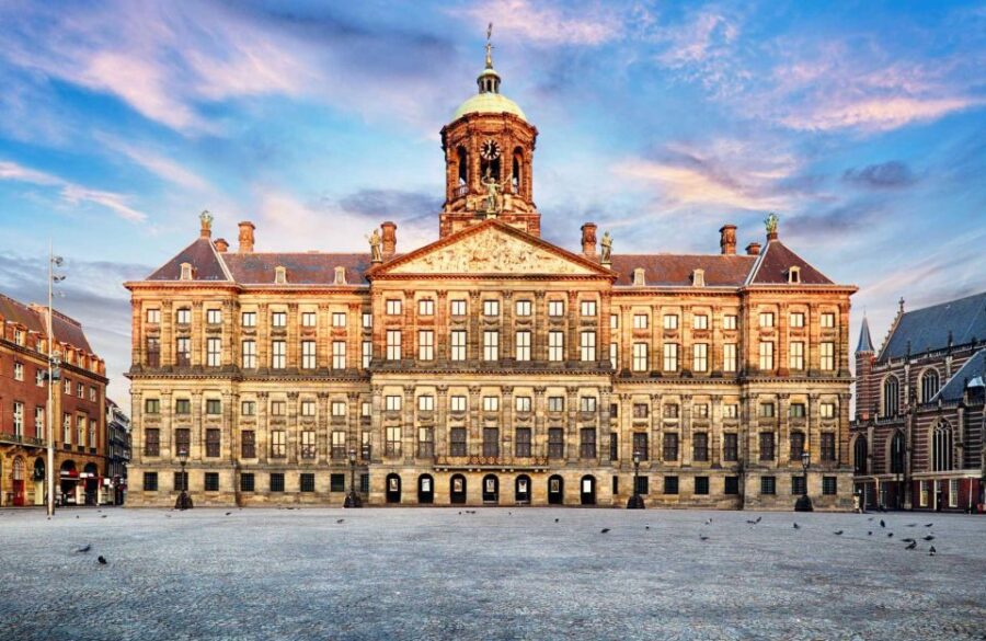 Amsterdam Old Town Highlights Private Tour & Cruise Tickets - Discovering Amsterdam’s Historic Old Town