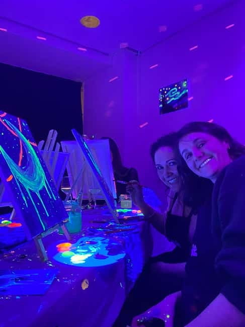 Amsterdam: Paint and Sip in the Dark at Rembrandt van Wine - How the Event Is Organized in Amsterdam