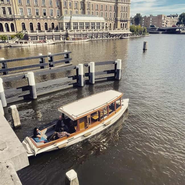 Amsterdam: Private Boat Tour Amsterdam & Welcome Drink 90min - Physical Requirements and Suitability