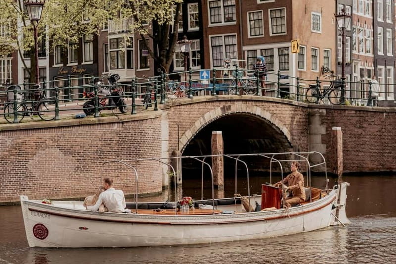 Amsterdam: Private Canal Cruise with snacks and drinks - Starting Point at Keizersgracht 401 in the Heart of Amsterdam