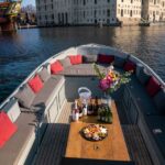 Amsterdam: Private Luxury Cruise with Pizza and Drinks - How the Private Canal Cruise Sails Past Amsterdam’s Famous Landmarks