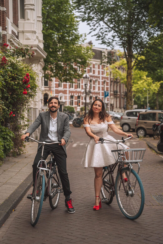 Amsterdam: Professional Photoshoot at the Canals - Strolling Through Amsterdam’s Canal Belt