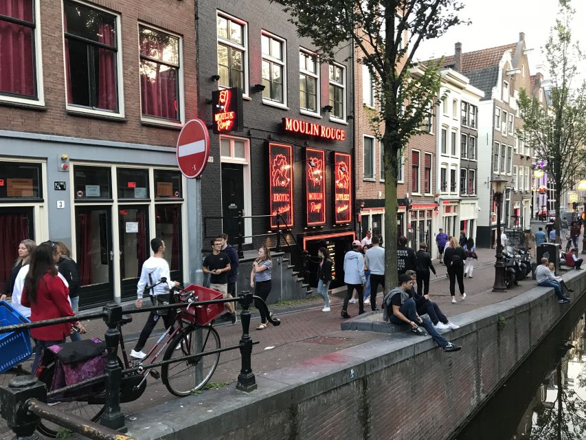 Amsterdam: Red Light District and Local Pub Tour - Exploring the Narrowest Streets and Hidden Corners