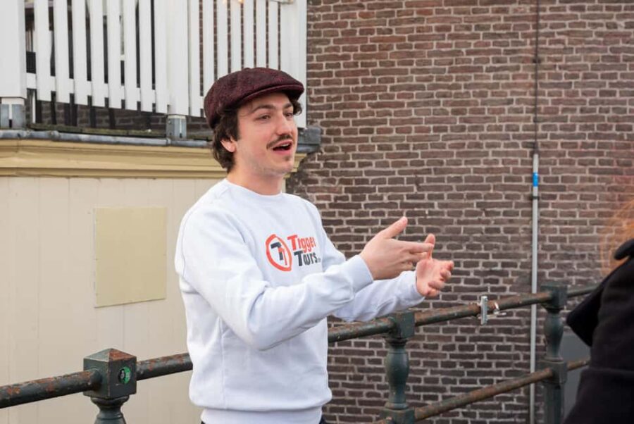 Amsterdam: Red Light District Tour in English or German - The Tour’s Starting Points and Flexibility