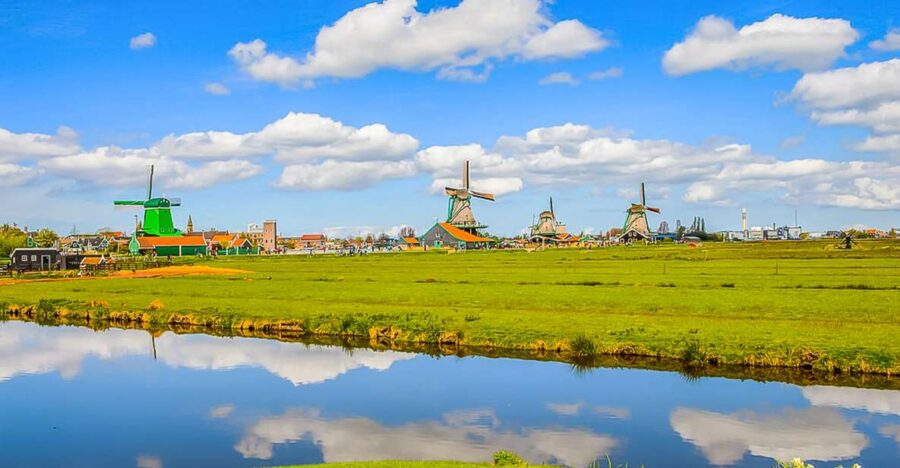 Amsterdam: Zaanse Schans, Edam, Volendam & Marken Bus Tour - Cheese Tasting in Edam: A Passion for Flavor