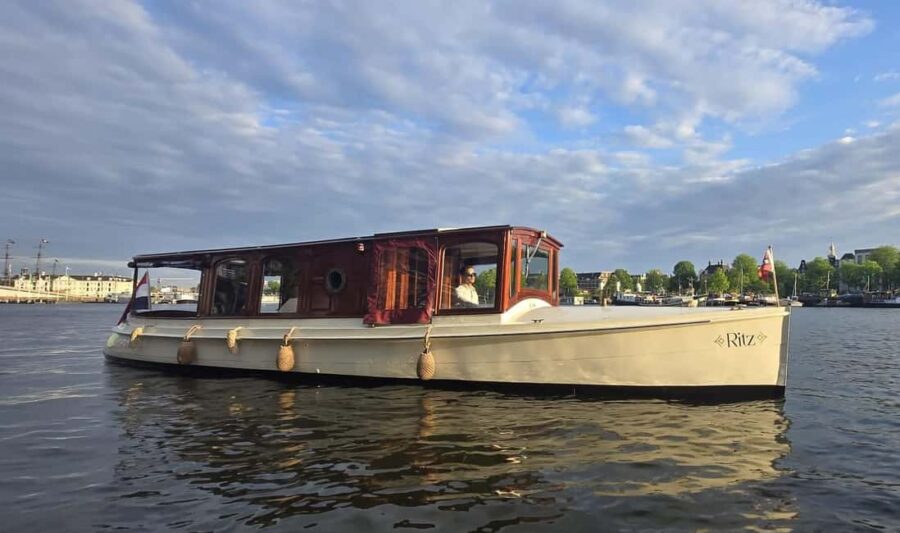 Amsterdam: Zaanse Schans Private Boat Tour with Guide - Free Time for Personal Exploration and Shopping