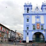 Angra do Heroísmo: Walking Tour with Local Pastry and Coffee - Visiting the Palácio Capitães Generais and its Art Collection