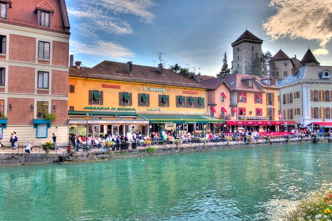 Annecy Scavenger Hunt and Highlights Self-Guided Tour - How the App Guides Your Journey in Multiple Languages