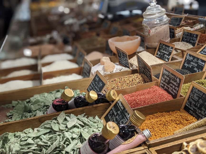 Antibes: 2 hour walking tour in the old town - From the Port to the Ancient Fortifications