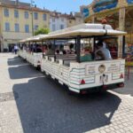 Antibes: 2-Way Little Train of Antibes Tour to Juan-les-Pins - Visiting Juan-les-Pins’ Sandy Beaches and Vibrant Atmosphere