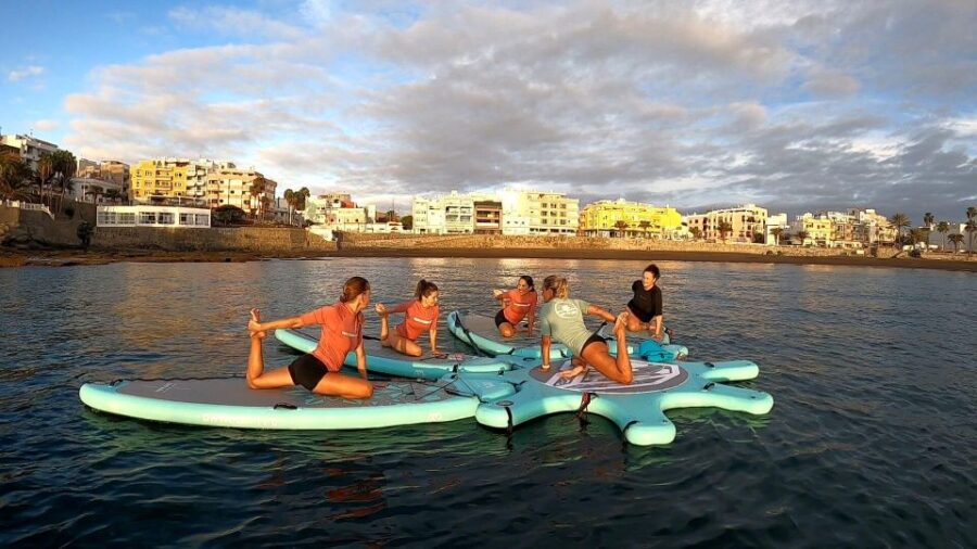 Arguineguín: Stand-up Paddleboard Yoga Class with Instructor - Scenic Location at Las Marañuelas Beach