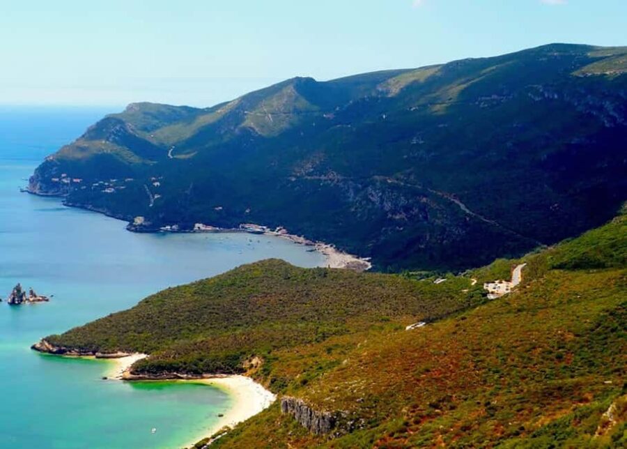 Arrábida: Jeep Tour with Wine Tasting and Tile Factory - Visit a Traditional Winemaking Estate in Arrábida