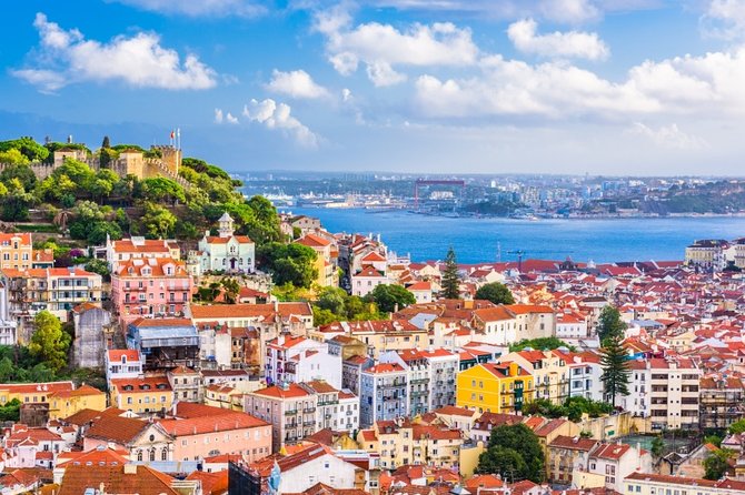 Arrival Transfer: Lisbon Airport LIS to Lisbon in Business Car - Modern, Comfortable Vehicles with High-Quality Features