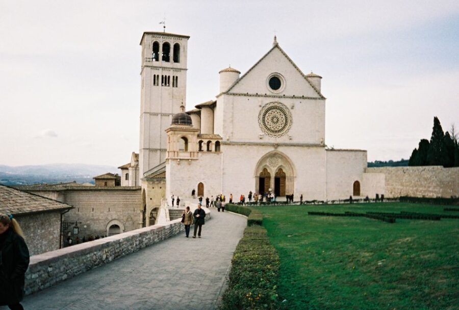 Assisi: 2-Hour Walking Tour - Exploring the Piazza del Comune – Assisi’s Medieval Heart