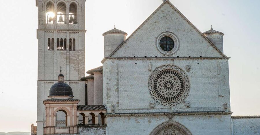 Assisi: Walk in the footsteps of St Francis and Carlo Acutis - Starting at San Rufino Cathedral and Carlo Acutis Relics