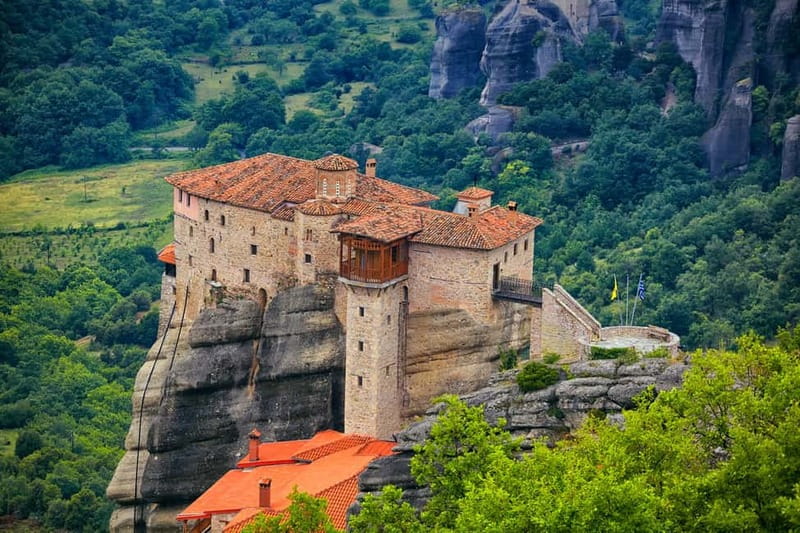 Athens: Meteora Monasteries, Hermit Caves & Seaside Escapes - Exploring Meteora’s Monasteries and Scenic Views
