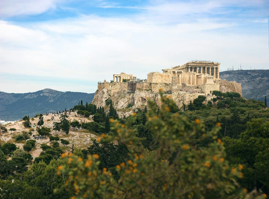 Athens Private Walking Tour in Spanish - Discovering Athens Iconic Landmarks