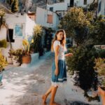 Athens: Professional photoshoot at Anafiotika Village - Starting Point at the Holy Church of Saint Nicholas Rangavas