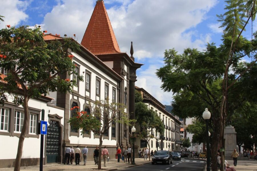 Audio Guide Citywalk Funchal for Cruise Guests - Rest and Refresh at Funchal City Park