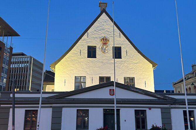 Audio Walking Tour in Bergen Famous Ghosts Location - Visiting Bergen’s Central Square: Torgallmenningen