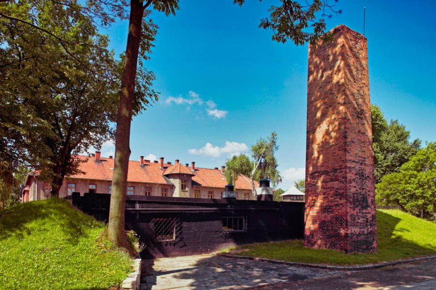 Auschwitz-Birkenau: Guided Tour with Fast Track Ticket - Exploring Auschwitz I and Birkenau with Certified Guides