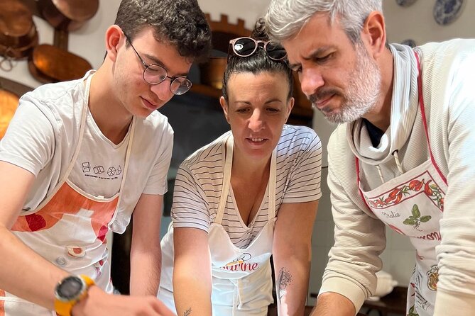 Authentic cooking class on a farm with a view of Sorrento. - The Farmhouse Setting in the Hills of Sorrento