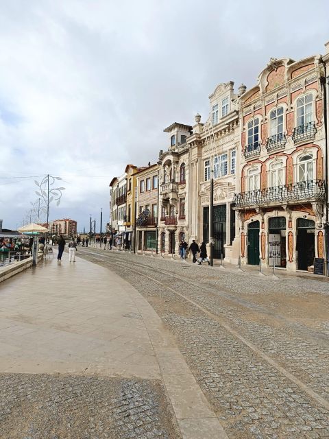 Aveiro: Private Walking Tour in the City and Moliceiro boat - Visit Iconic Aveiro Landmarks and Historic Sites