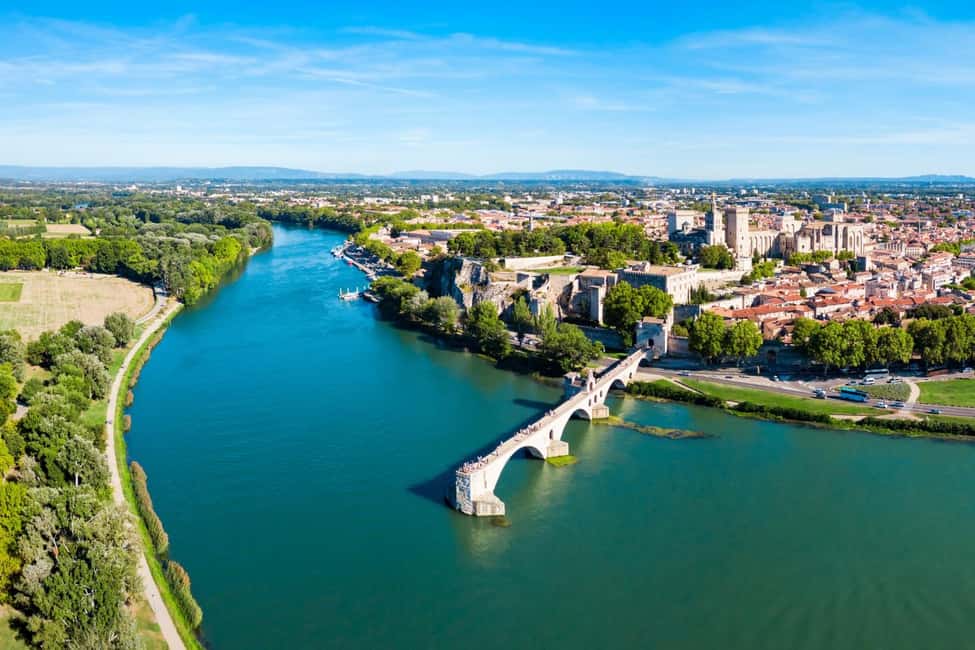 Avignon: Express Walk with a Local in 60 minutes - Meeting Point and Group Experience