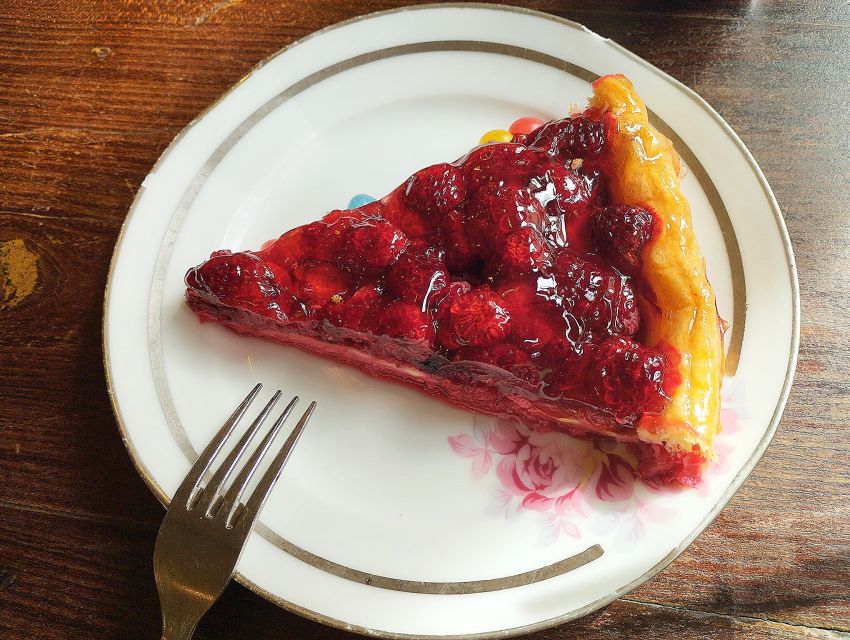 Avignon: Historic District Guided Food & Wine Walking Tour - Exploring Avignon’s Historic Streets and Market Scene